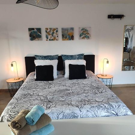 La Tourelle Suite Cosy Entre Vignoble Aixois Et Luberon Le Puy-Sainte-Réparade エクステリア 写真