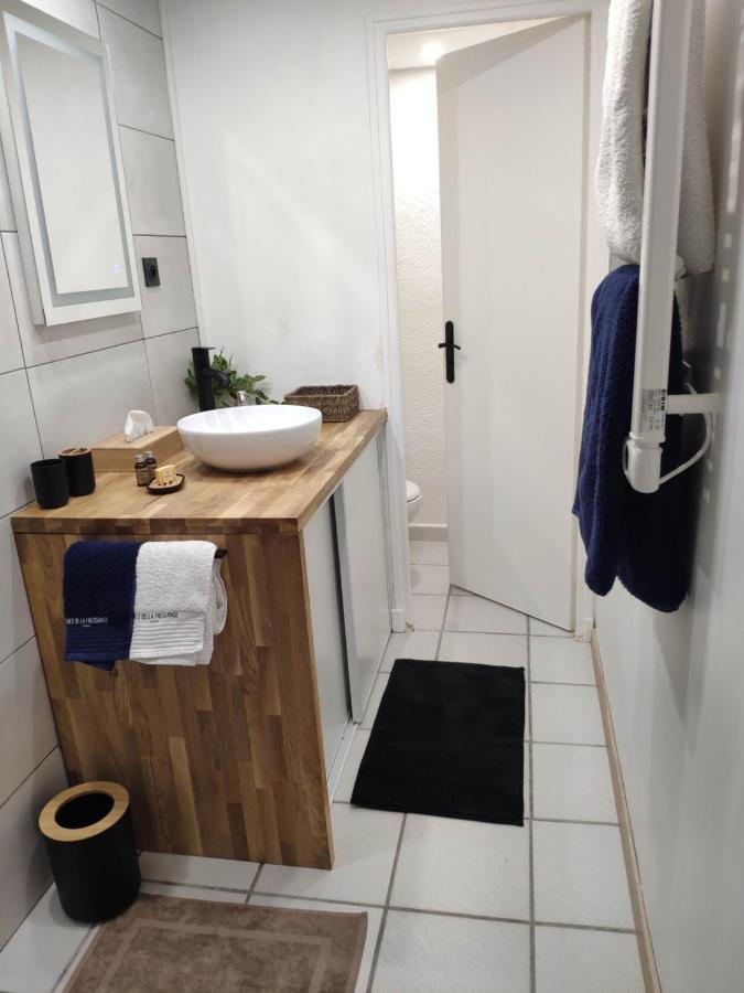 La Tourelle Suite Cosy Entre Vignoble Aixois Et Luberon Le Puy-Sainte-Réparade エクステリア 写真