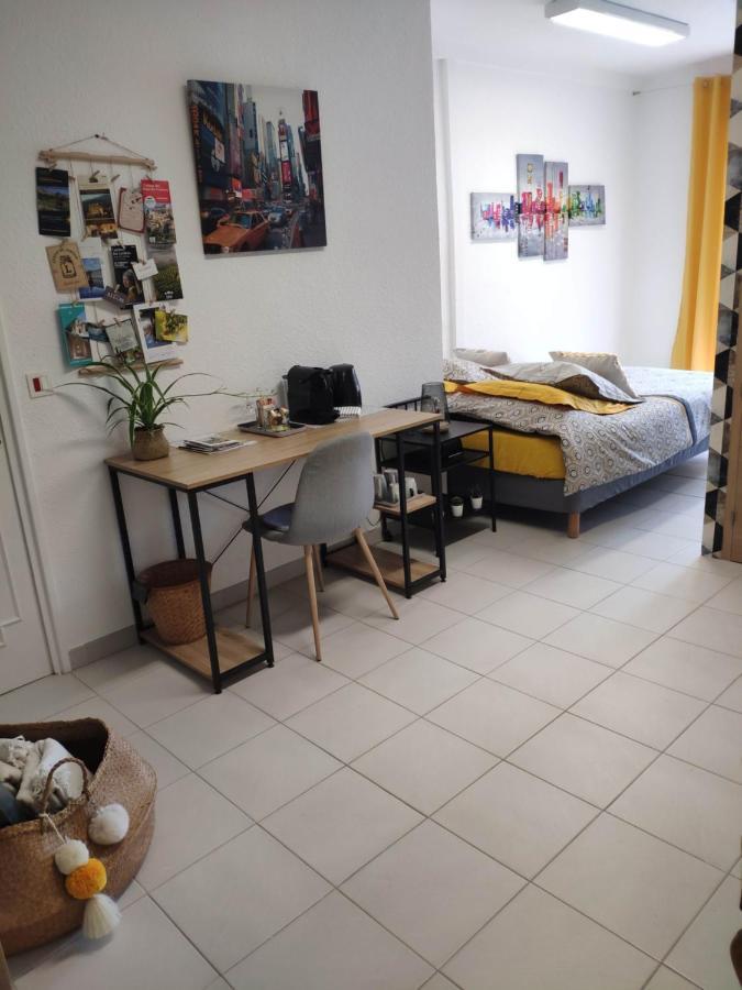 La Tourelle Suite Cosy Entre Vignoble Aixois Et Luberon Le Puy-Sainte-Réparade エクステリア 写真