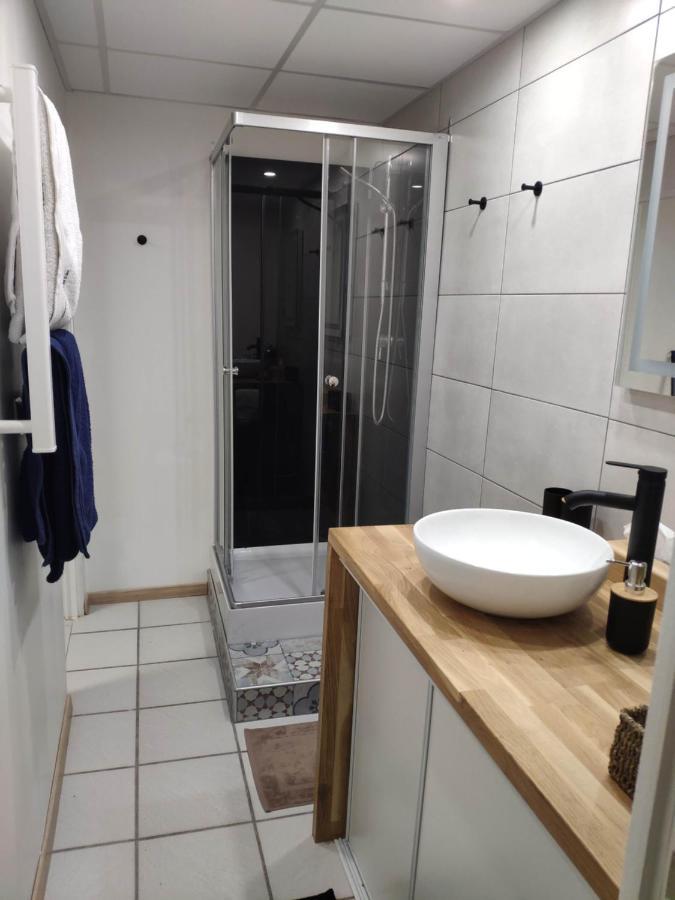 La Tourelle Suite Cosy Entre Vignoble Aixois Et Luberon Le Puy-Sainte-Réparade エクステリア 写真