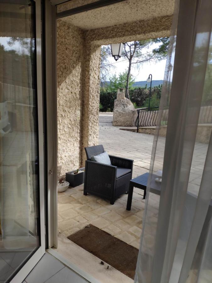La Tourelle Suite Cosy Entre Vignoble Aixois Et Luberon Le Puy-Sainte-Réparade エクステリア 写真