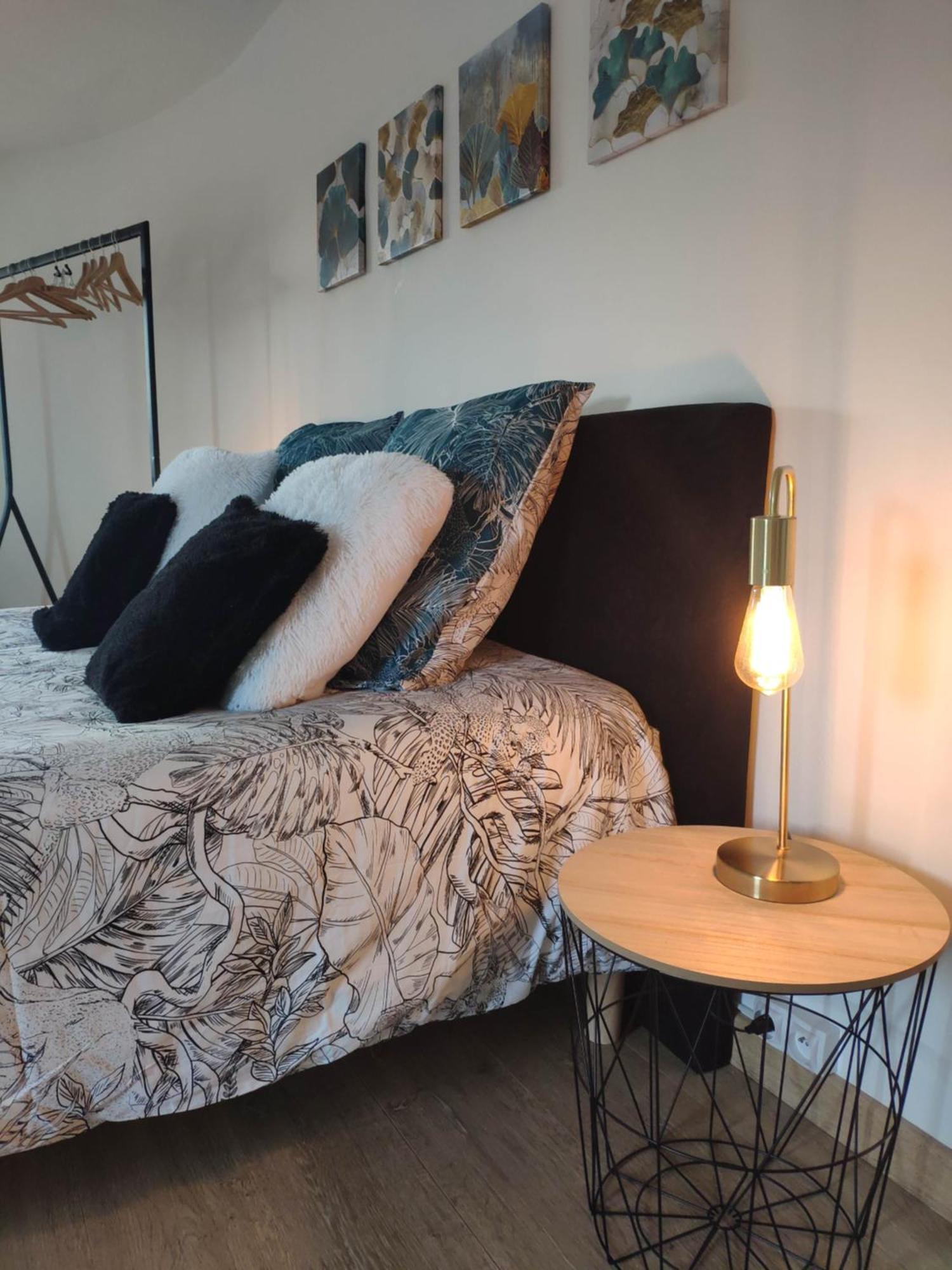 La Tourelle Suite Cosy Entre Vignoble Aixois Et Luberon Le Puy-Sainte-Réparade エクステリア 写真