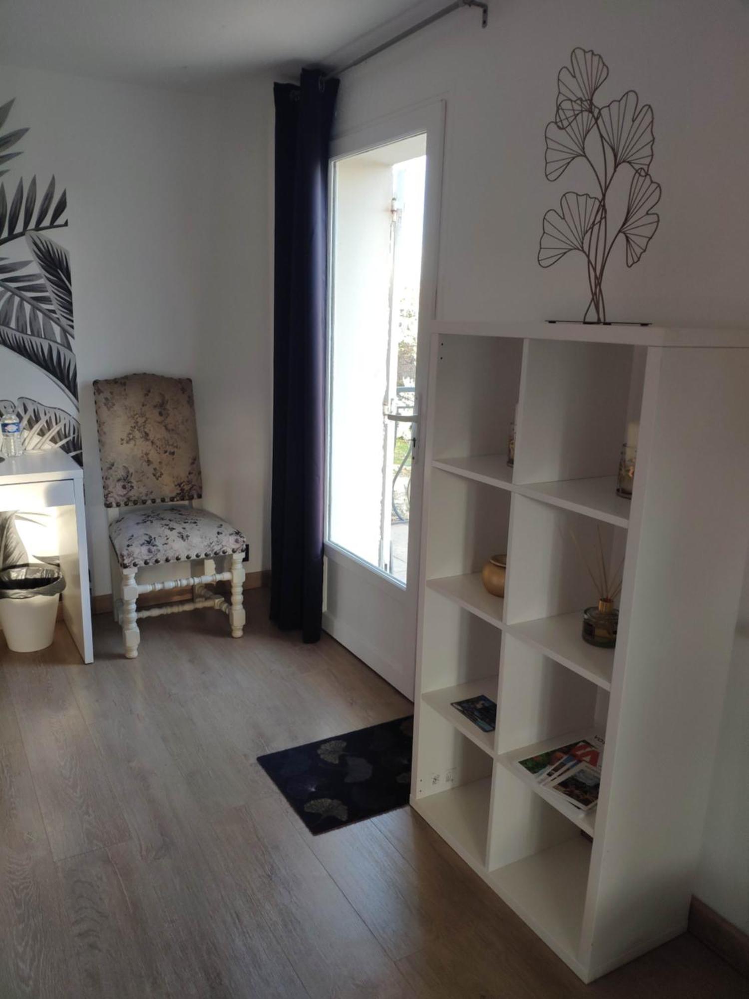 La Tourelle Suite Cosy Entre Vignoble Aixois Et Luberon Le Puy-Sainte-Réparade エクステリア 写真