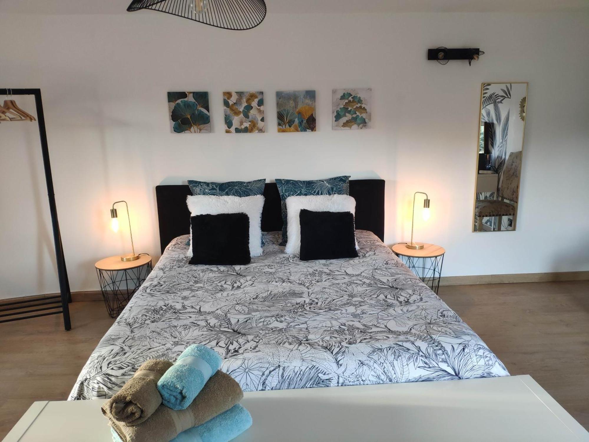 La Tourelle Suite Cosy Entre Vignoble Aixois Et Luberon Le Puy-Sainte-Réparade エクステリア 写真