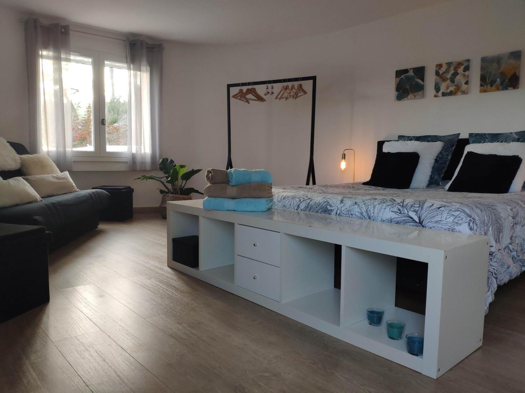 La Tourelle Suite Cosy Entre Vignoble Aixois Et Luberon Le Puy-Sainte-Réparade エクステリア 写真