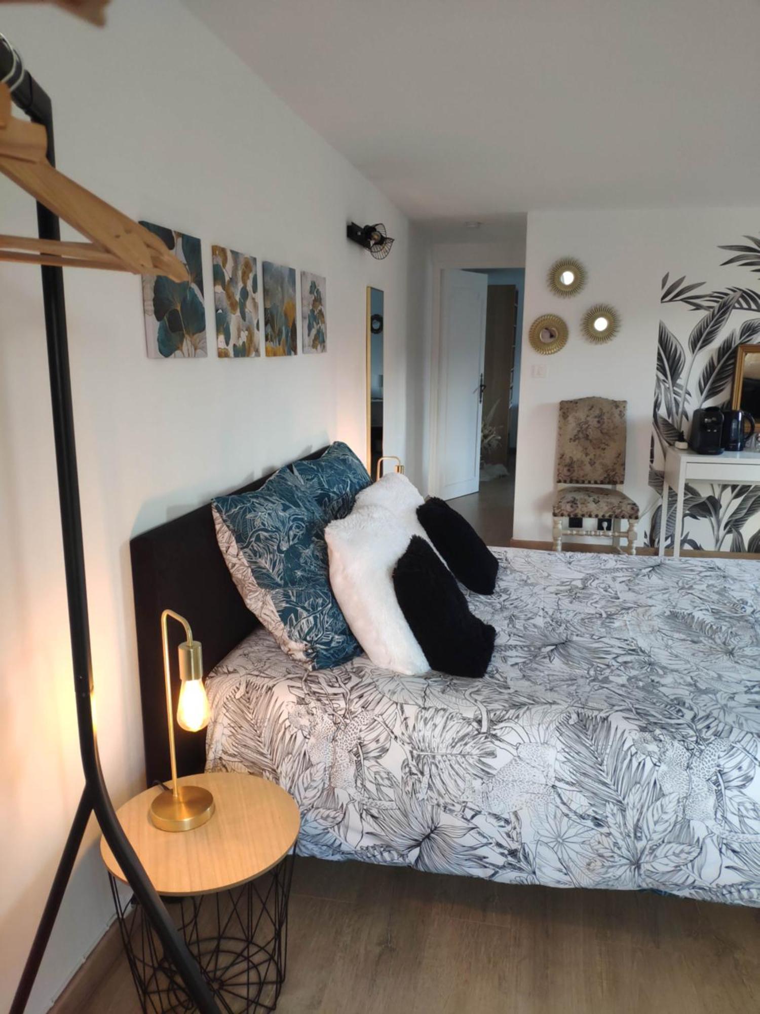 La Tourelle Suite Cosy Entre Vignoble Aixois Et Luberon Le Puy-Sainte-Réparade エクステリア 写真