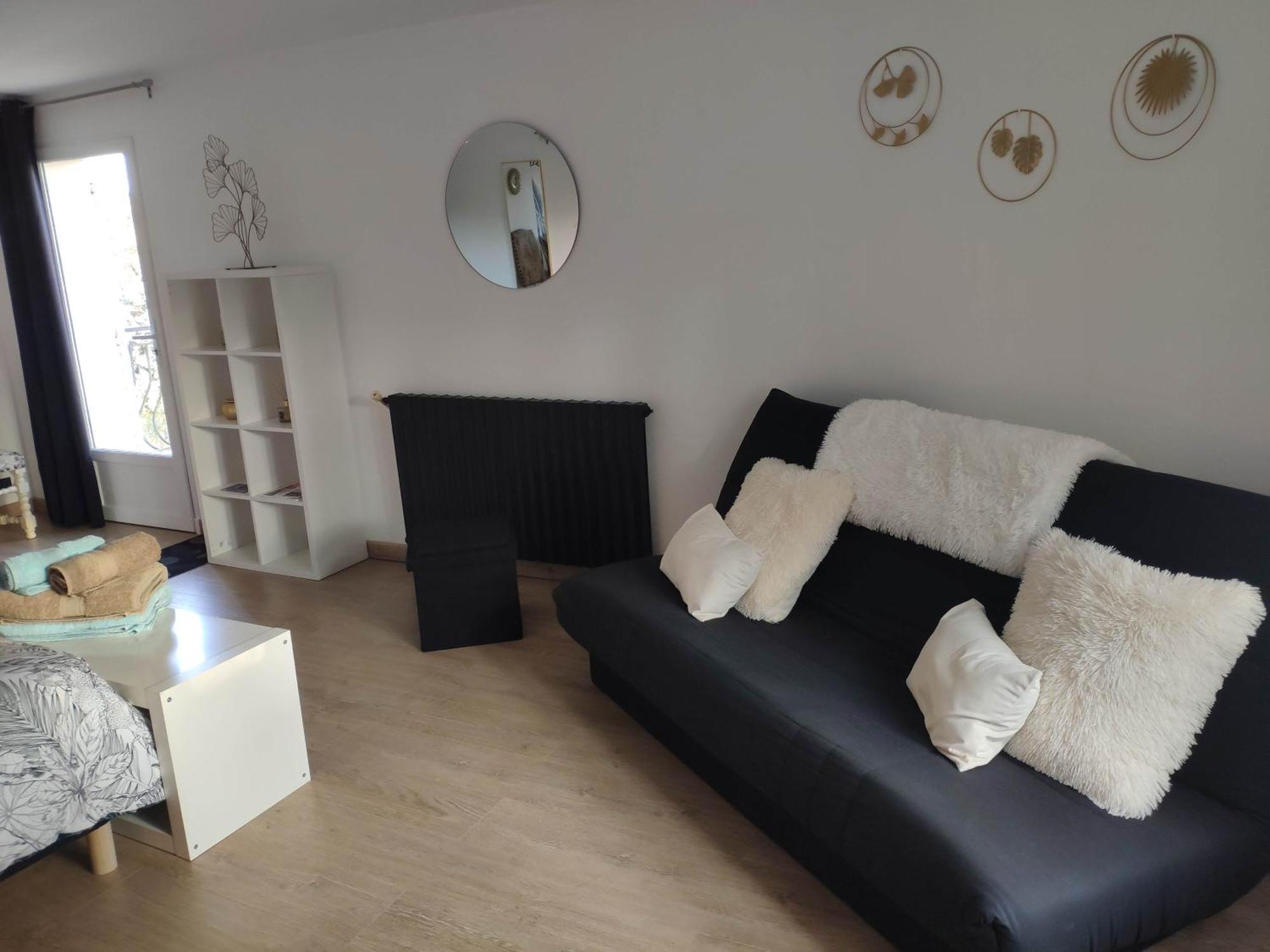 La Tourelle Suite Cosy Entre Vignoble Aixois Et Luberon Le Puy-Sainte-Réparade エクステリア 写真