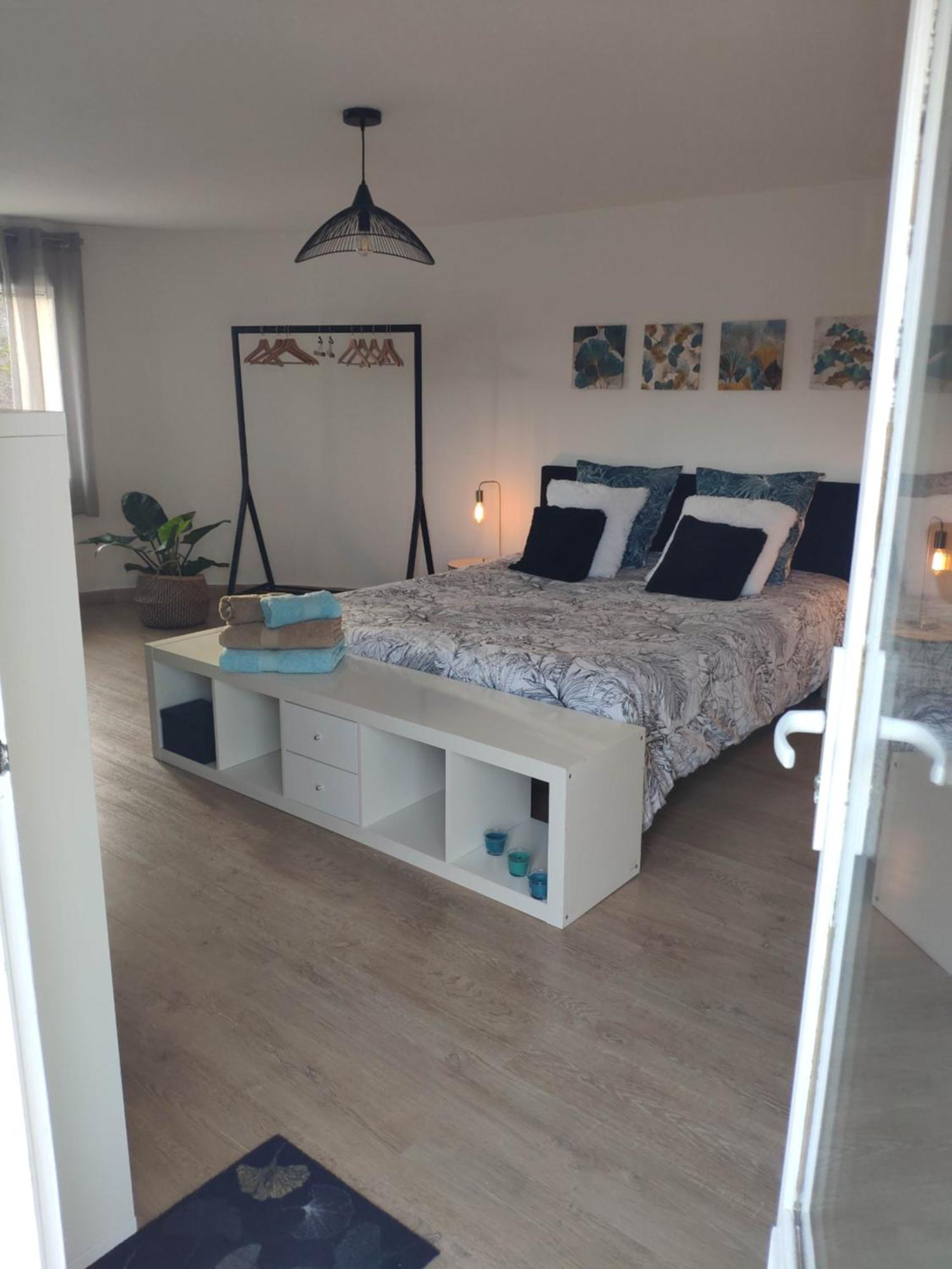 La Tourelle Suite Cosy Entre Vignoble Aixois Et Luberon Le Puy-Sainte-Réparade エクステリア 写真