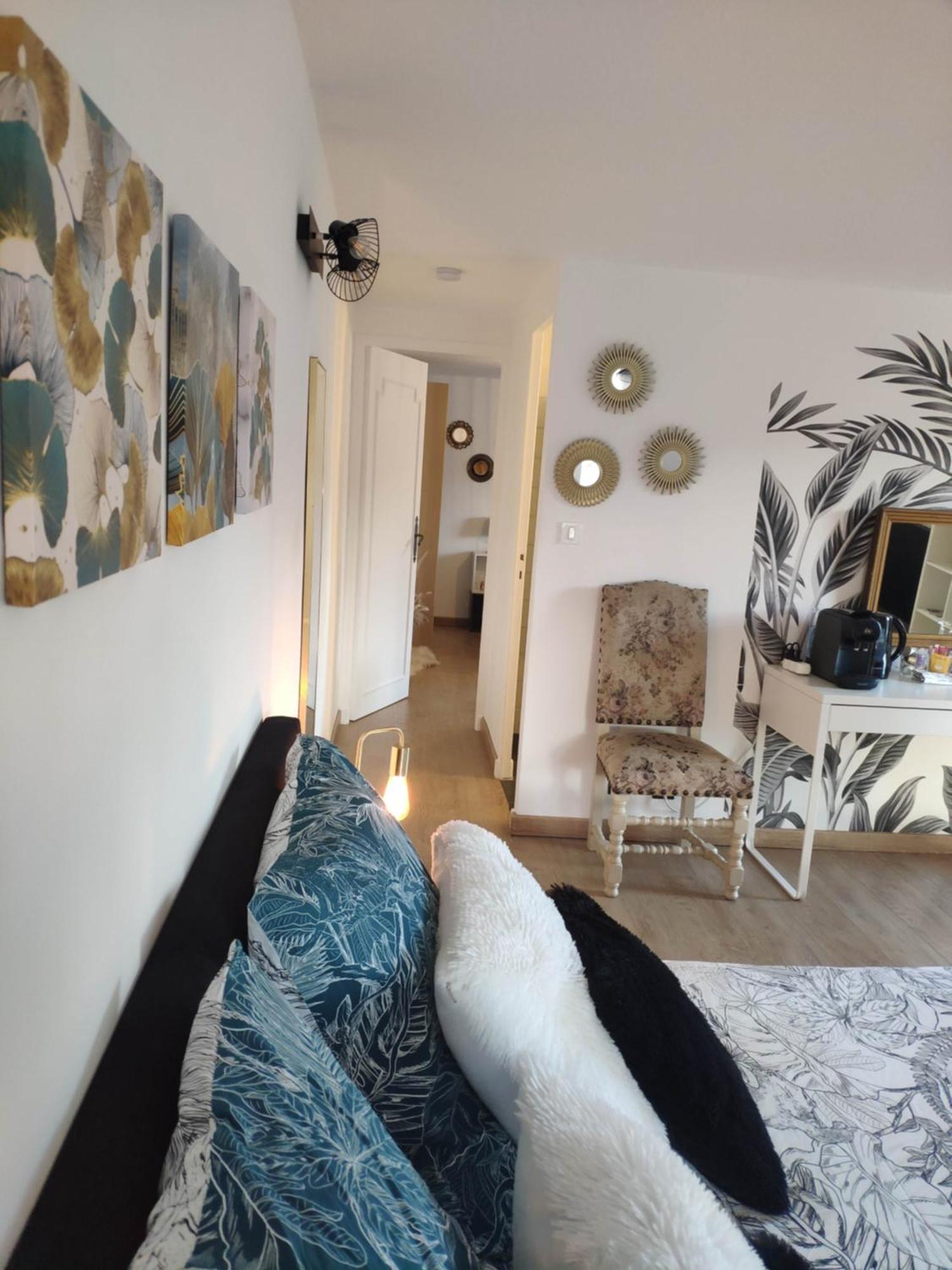 La Tourelle Suite Cosy Entre Vignoble Aixois Et Luberon Le Puy-Sainte-Réparade エクステリア 写真