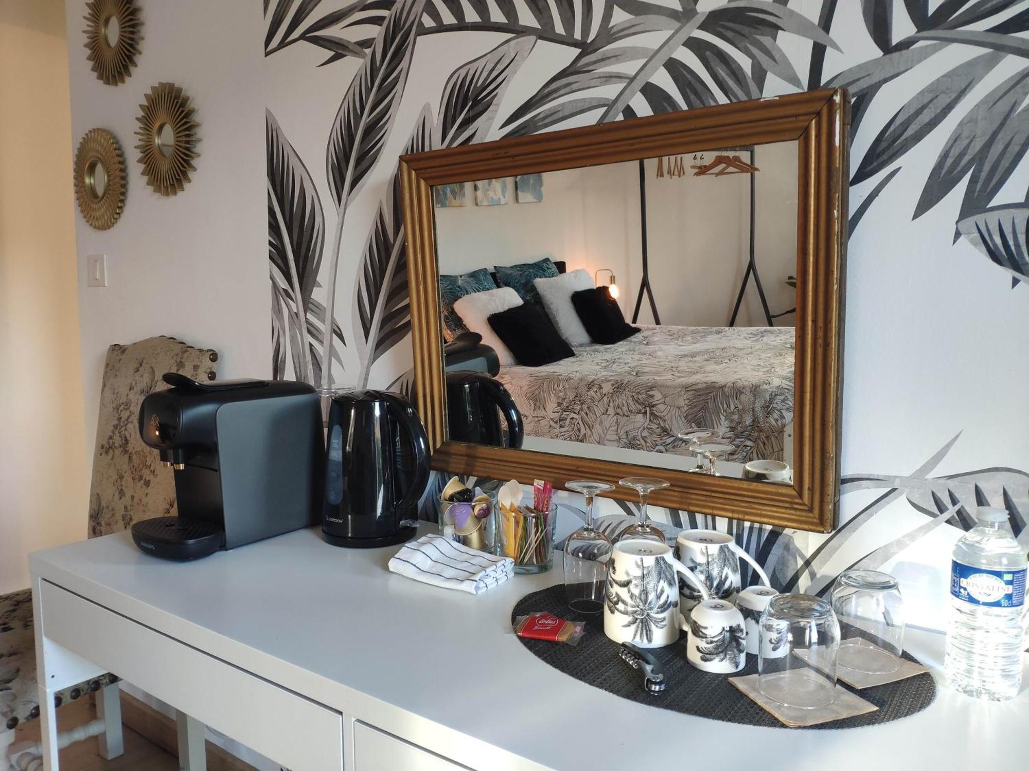 La Tourelle Suite Cosy Entre Vignoble Aixois Et Luberon Le Puy-Sainte-Réparade エクステリア 写真
