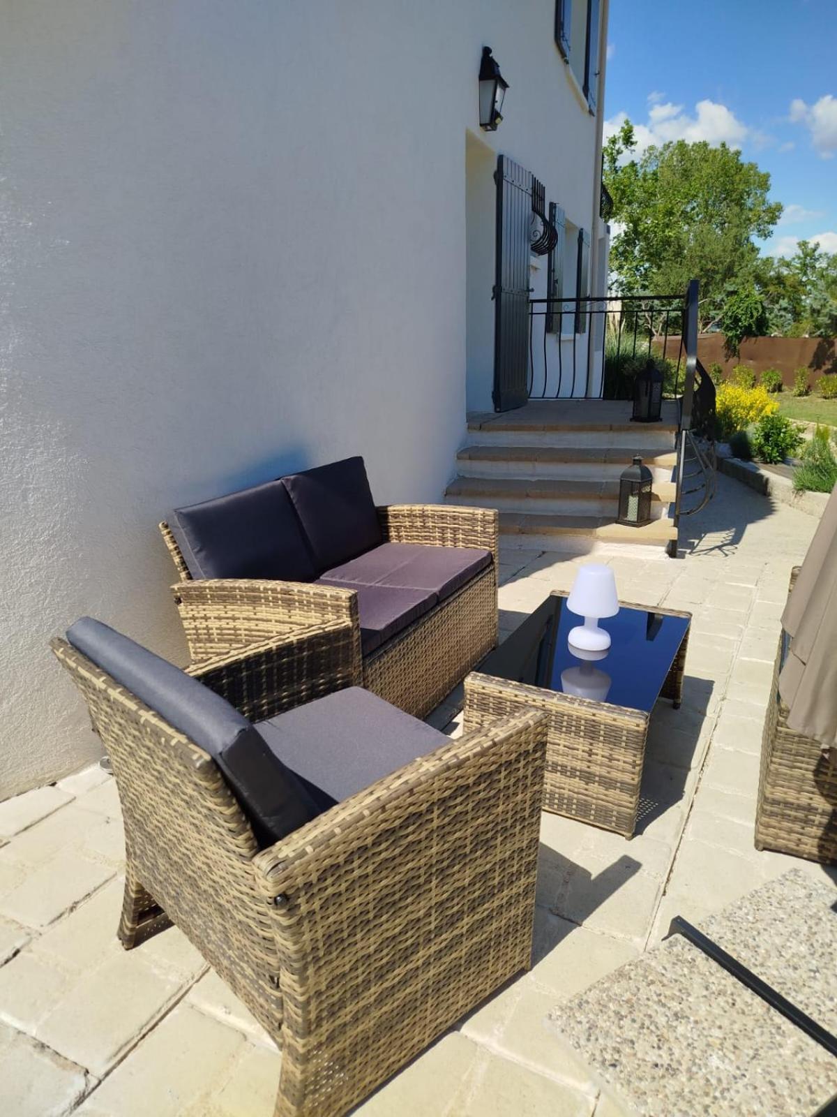 La Tourelle Suite Cosy Entre Vignoble Aixois Et Luberon Le Puy-Sainte-Réparade エクステリア 写真
