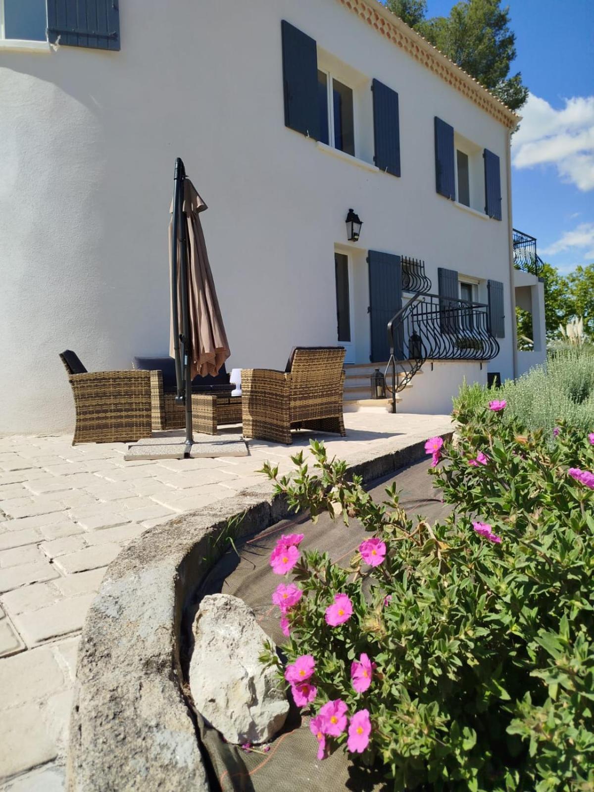 La Tourelle Suite Cosy Entre Vignoble Aixois Et Luberon Le Puy-Sainte-Réparade エクステリア 写真